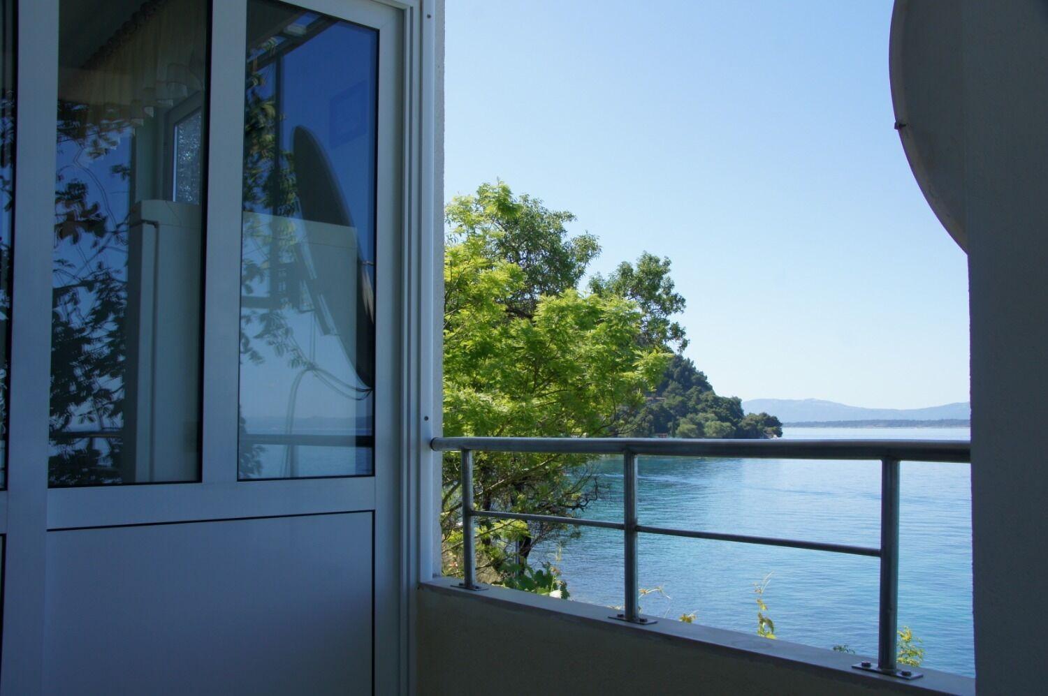Apartments Sonja - By The Sea Zivogosce Bagian luar foto