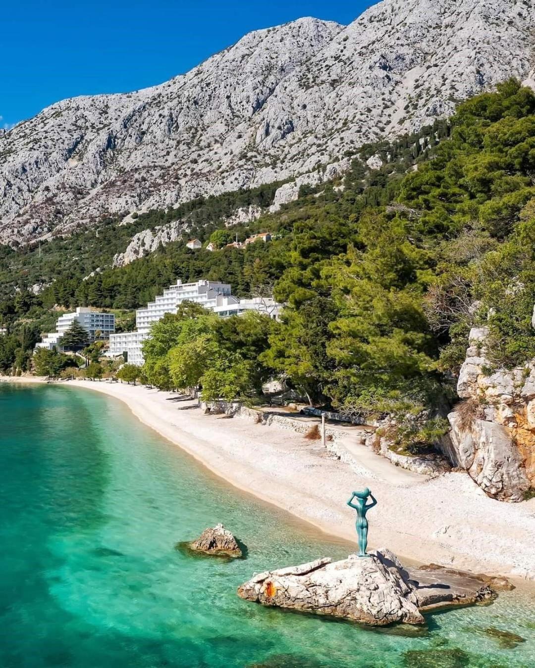 Apartments Sonja - By The Sea Zivogosce Bagian luar foto